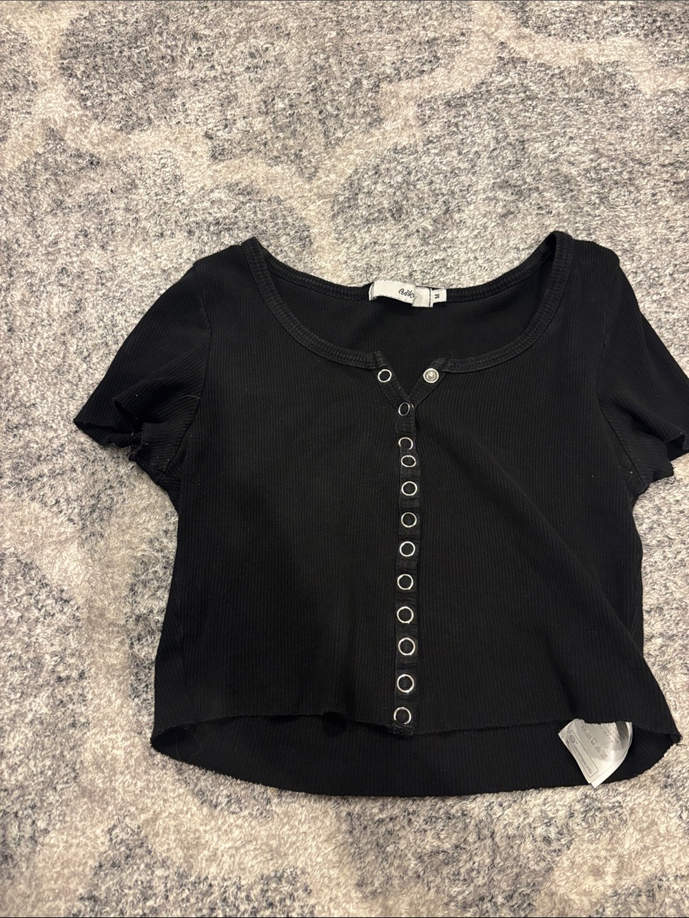 Adika Black Short Sleeve Ribbed Snap-Front Top